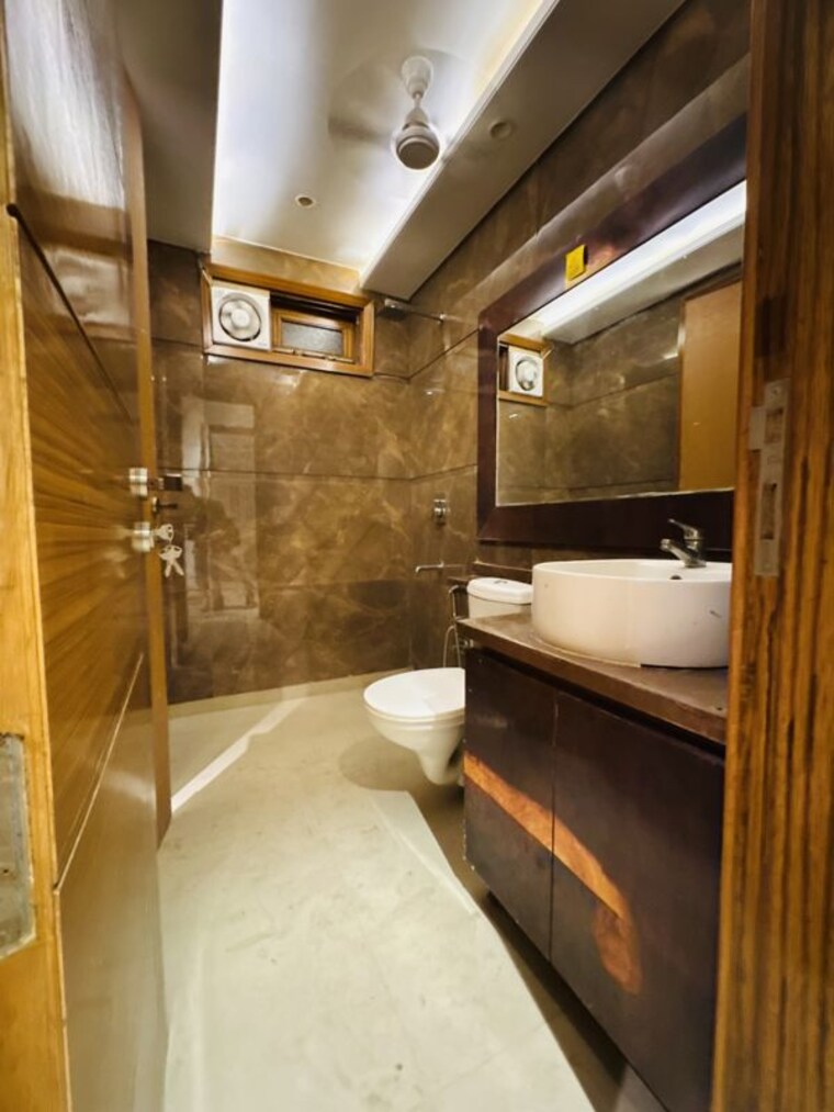 Attached Bathroom, chattarpur 4 Bedroom 1800 Sq.Ft. Apartment In Chattarpur Delhi 10728691