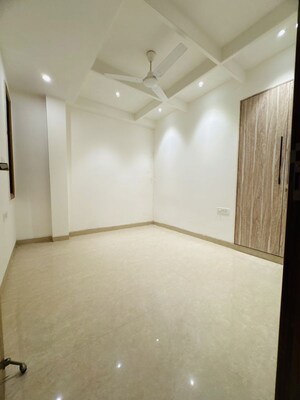 Room in 4 BHK Apartment at Chattarpur – for Rent