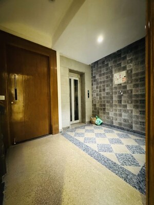 Room in 4 BHK Apartment at Chattarpur – for Rent