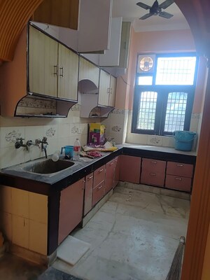 Team Area in 2 BHK Builder Floor at RWA Apartments Sector 47, Sector 47 – for Rent