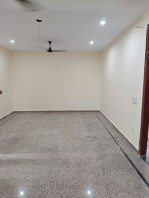 Room in 3 BHK Builder Floor at RWA Apartments Sector 45, Sector 45 – for Rent