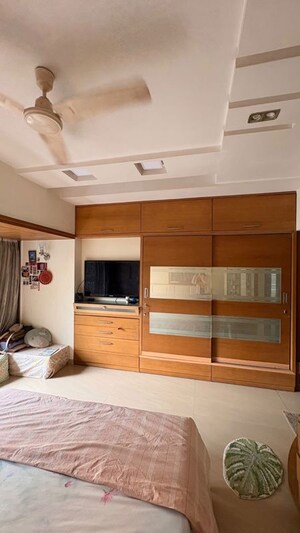 Furnished Amenities in 2.5 BHK Apartment at Bellwether Cascade, Matunga East – for Rent
