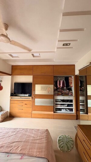 Furnished Amenities in 2.5 BHK Apartment at Bellwether Cascade, Matunga East – for Rent