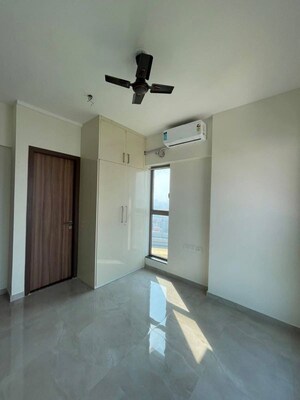 Room in 2 BHK Apartment at Dosti Mezzo 22, Sion East – for Rent