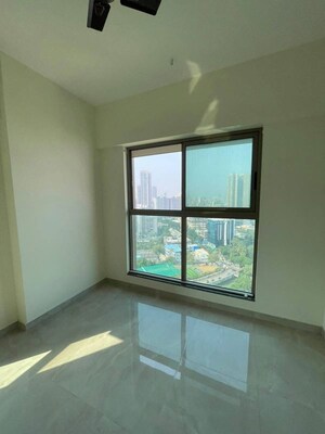 Room in 2 BHK Apartment at Dosti Mezzo 22, Sion East – for Rent