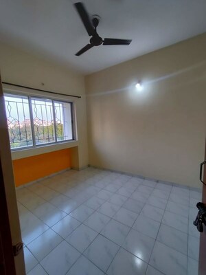 Room in 2 BHK Apartment at Aaiji Surobhi Complex, Vishrantwadi – for Rent