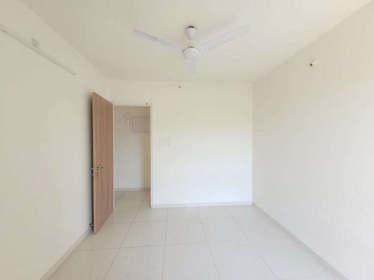 Room, godrej-emerald 3 Bedroom 1033 Sq.Ft. Apartment In Ghodbunder Road Thane 10728747