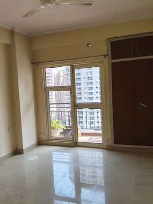 Room in 3 BHK Apartment at Aims Golf City, Sector 75 – for Rent