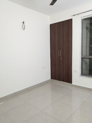 Room in 2 BHK Apartment at Unitech Uniworld Gardens, Sector 47 – for Rent