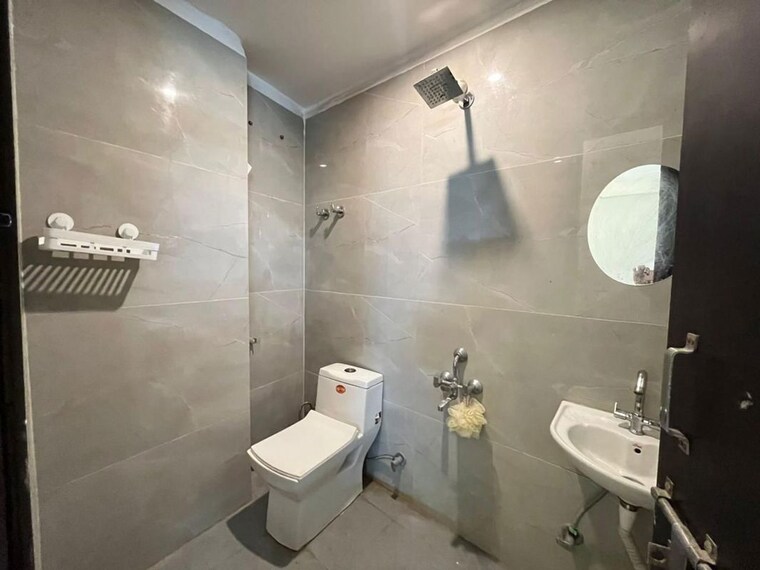 Bathroom, saket 1 RK 350 Sq.Ft. Builder Floor In Saket Delhi 10728801