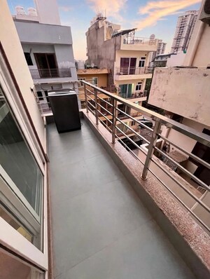 Balcony in 2 BHK Builder Floor at Sector 43 – for Rent