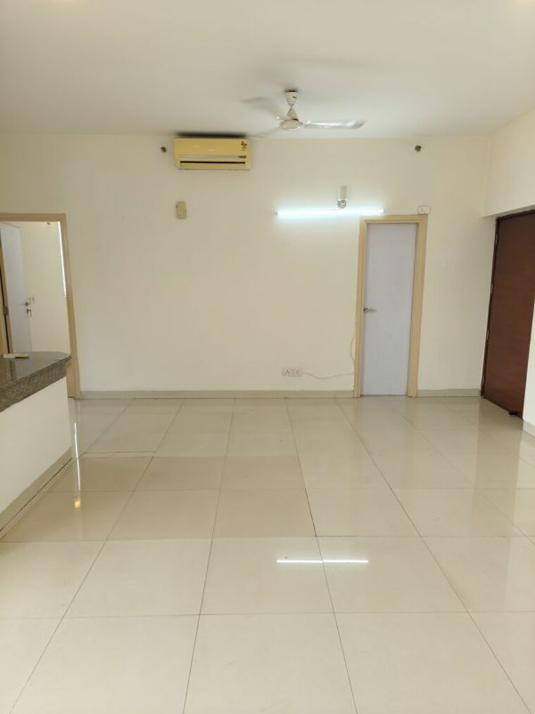 Dining area, emaar-the-palm-drive-palm-studios 2 Bedroom 1200 Sq.Ft. Apartment In Sector 66 Gurgaon 10728817
