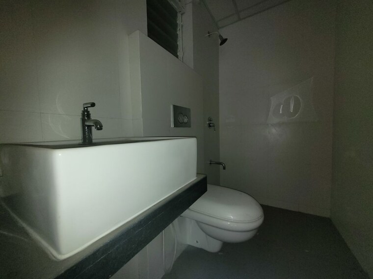 Bathroom, godrej-emerald 1.5 Bedroom 650 Sq.Ft. Apartment In Ghodbunder Road Thane 10728848