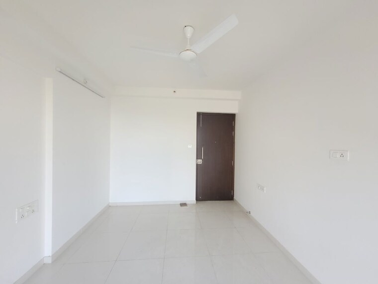 Room, godrej-emerald 1.5 Bedroom 650 Sq.Ft. Apartment In Ghodbunder Road Thane 10728848