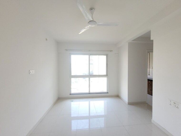 Room, godrej-emerald 1.5 Bedroom 650 Sq.Ft. Apartment In Ghodbunder Road Thane 10728848