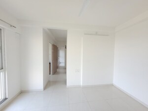 Room in 1.5 BHK Apartment at Godrej Emerald, Ghodbunder Road – for Rent