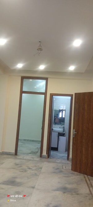 Room in 2 BHK Builder Floor at Shakti Khand Iii – for Rent