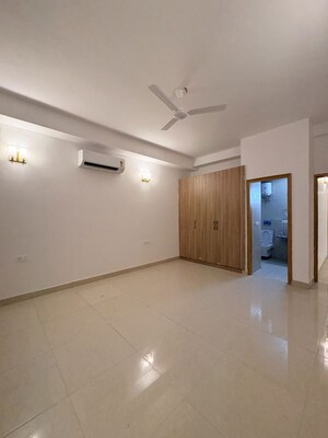 Furnished Amenities in 4 BHK Builder Floor at SS Linden, Sector 84 – for Rent