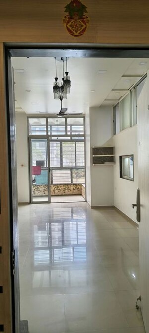 Room in 2 BHK Apartment at Amanora Future Towers, Hadapsar – for Rent