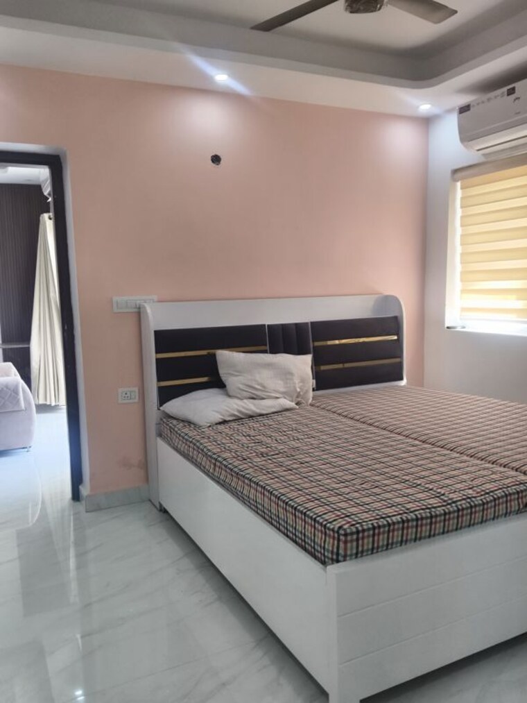 Bedroom, paras-tierea 3 Bedroom 1565 Sq.Ft. Apartment In Sector 137 Noida 10728948