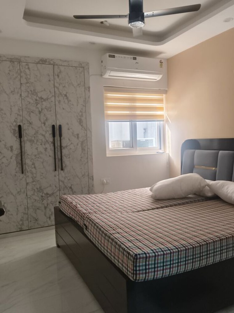 Bedroom, paras-tierea 3 Bedroom 1565 Sq.Ft. Apartment In Sector 137 Noida 10728948