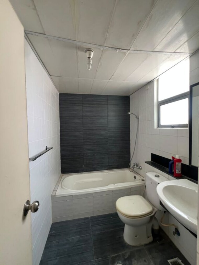 Bathroom, puravankara-elita-promenade 3 Bedroom 1780 Sq.Ft. Apartment In Jp Nagar Bangalore 10728935