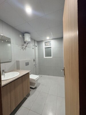 Bathroom in 4 BHK Builder Floor at SS Linden, Sector 84 – for Rent