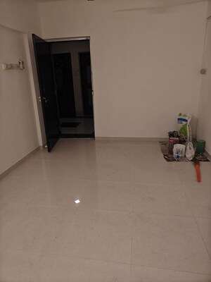 Room in 2 BHK Apartment at Coronet Building, Kandivali East – for Rent
