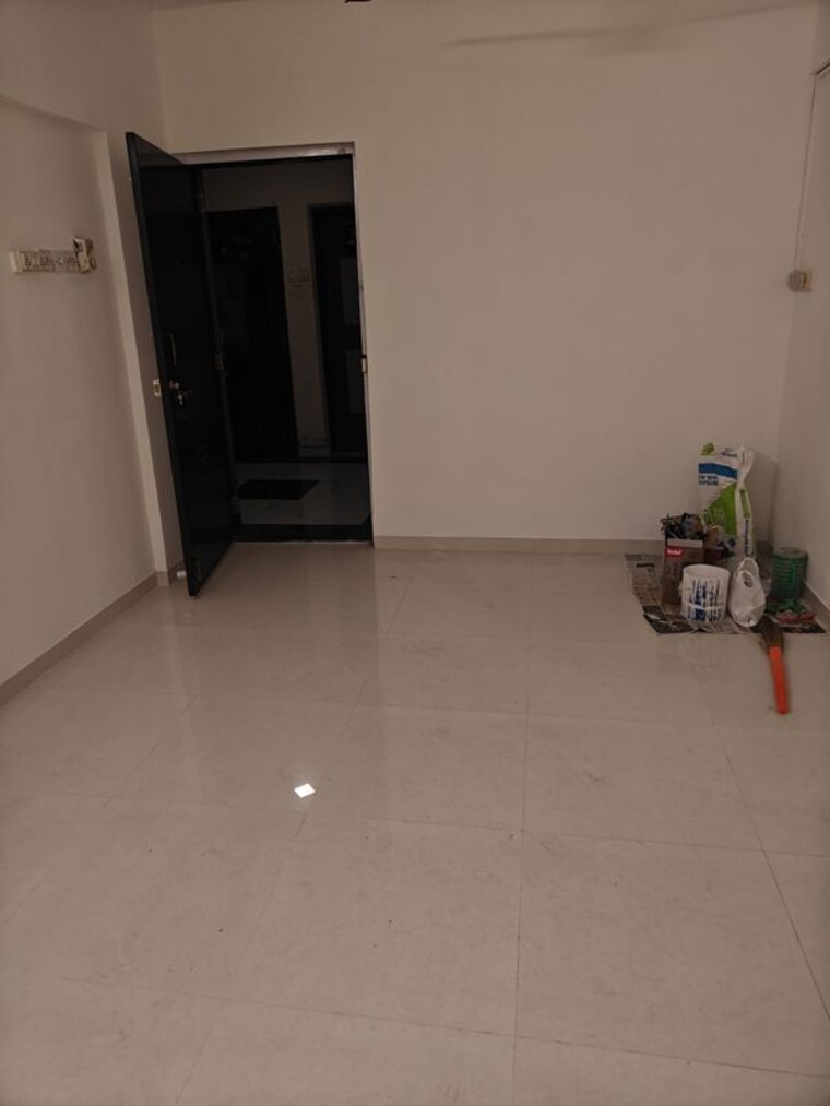 Room, coronet-building 2 Bedroom 660 Sq.Ft. Apartment In Kandivali East Mumbai 10728974
