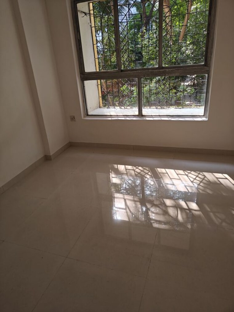 Balcony, coronet-building 2 Bedroom 660 Sq.Ft. Apartment In Kandivali East Mumbai 10728974