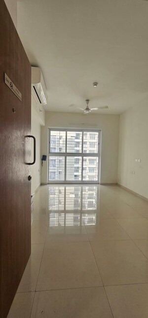 Room in 2 BHK Apartment at Lodha Amara, Kolshet Road – for Rent