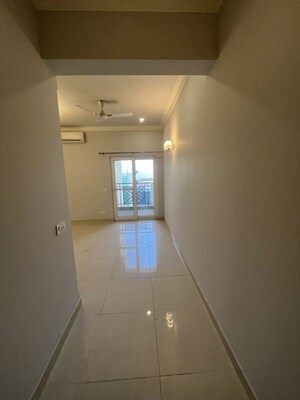 Room in 3 BHK Apartment at Central Park Flower Valley Aqua Front Towers, Sohna Sector 33 – for Rent