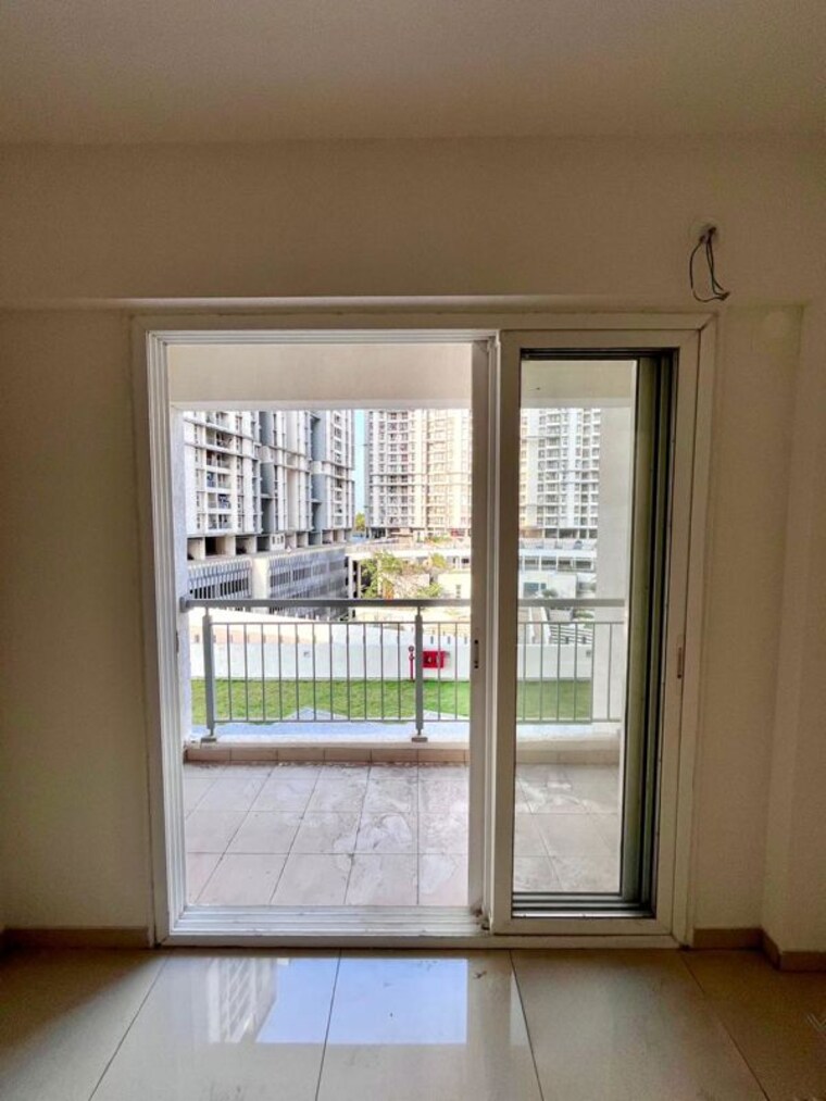 Room, godrej-emerald 2 Bedroom 1000 Sq.Ft. Apartment In Ghodbunder Road Thane 10729070