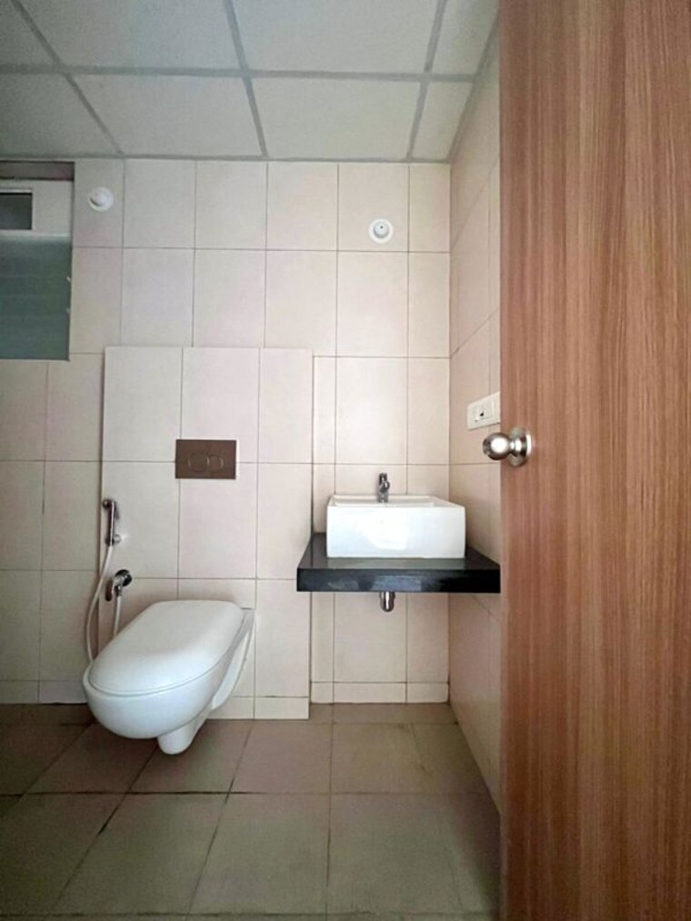 Bathroom, godrej-emerald 2 Bedroom 1000 Sq.Ft. Apartment In Ghodbunder Road Thane 10729070