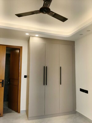 Room in 4 BHK Apartment at Freedom Fighters Enclave – for Rent