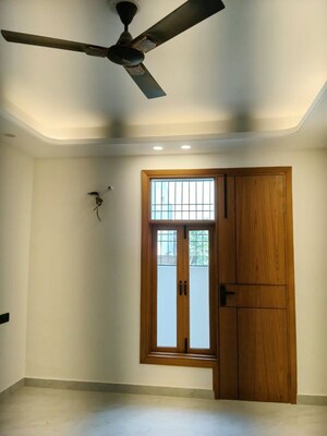 Room in 4 BHK Apartment at Freedom Fighters Enclave – for Rent