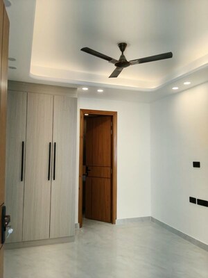Room in 4 BHK Apartment at Freedom Fighters Enclave – for Rent