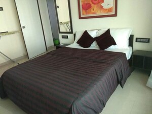 Bedroom in 1 BHK Apartment at Shantiniketan Apartments Matunga, Matunga East – for Rent