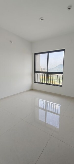 Room in 3 BHK Apartment at Shapoorji Pallonji Sensorium Vista, Hinjewadi – for Rent