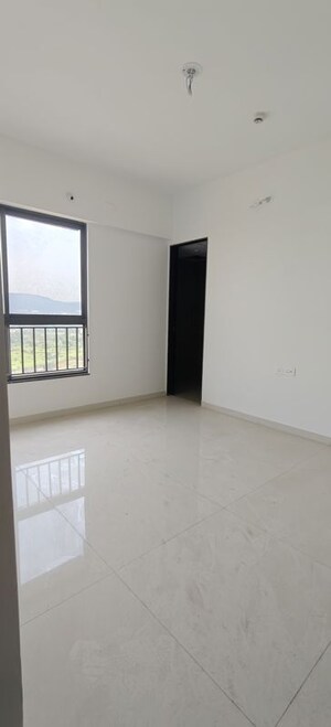 Room in 3 BHK Apartment at Shapoorji Pallonji Sensorium Vista, Hinjewadi – for Rent