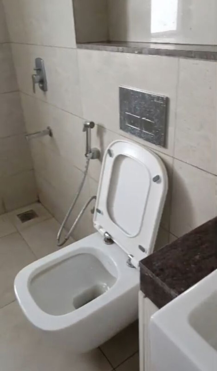 Bathroom, emaar-palm-heights 3 Bedroom 2025 Sq.Ft. Apartment In Sector 77 Gurgaon 10729139