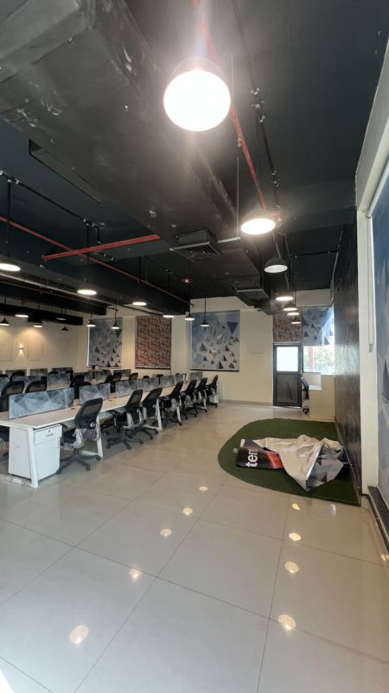  Parking, industrial area Commercial Office Space 2200 Sq.Ft. In Industrial Area Mohali 10729141