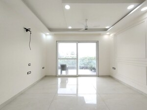 Room in 4 BHK Apartment at Vasant Kunj – for Rent