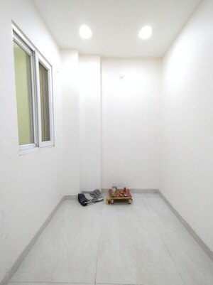 Room in 4 BHK Apartment at Vasant Kunj – for Rent