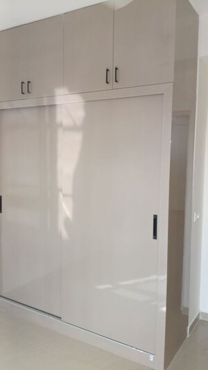 Room in 3 BHK Apartment at Conscient Habitat 102, Sector 102 – for Rent