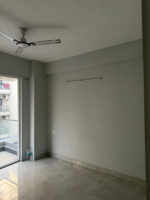 Room in 3 BHK Apartment at Signature Global City, Sector 37d – for Rent