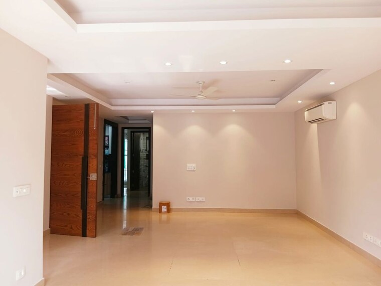 Room, east of kailash 3 Bedroom 208 Sq.Yd. Builder Floor In East Of Kailash Delhi 10729215