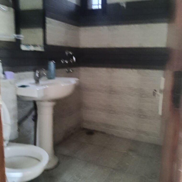 Bathroom, ardee-city 3 Bedroom 1560 Sq.Ft. Builder Floor In Sector 52 Gurgaon 10729229