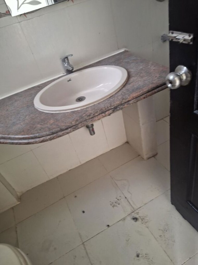 Bathroom, sector 21 2 Bedroom 1200 Sq.Ft. Builder Floor In Sector 21 Gurgaon 10729239