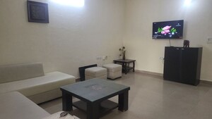 Team Area in 3 BHK Builder Floor at Vipul World Floors, Sector 48 – for Rent